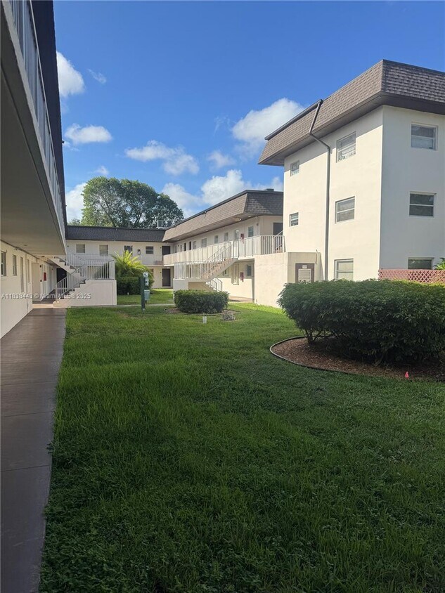Foto principal - 8601 SW 94th St
