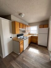 Building Photo - 228 College St