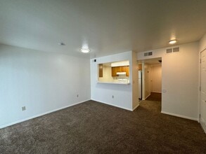 Building Photo - 10827 W Ustick Rd