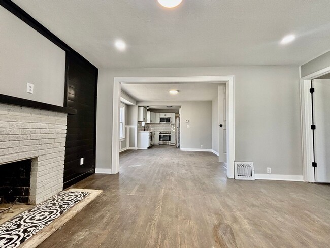 Building Photo - Beautifully Renovated 3-Bedroom Home with ...