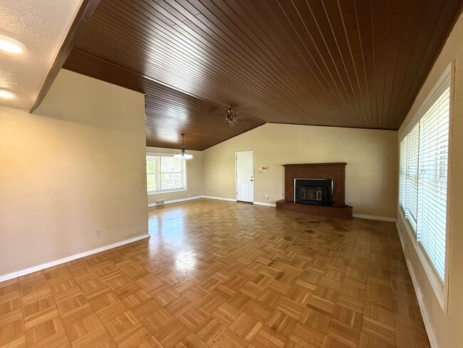 Building Photo - 2817 Bella Vista Dr