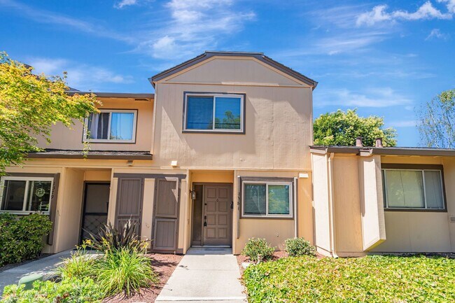 Foto del edificio - 2 Story Townhome