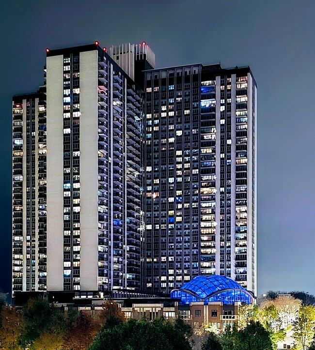 Building Photo - 400 E Randolph St