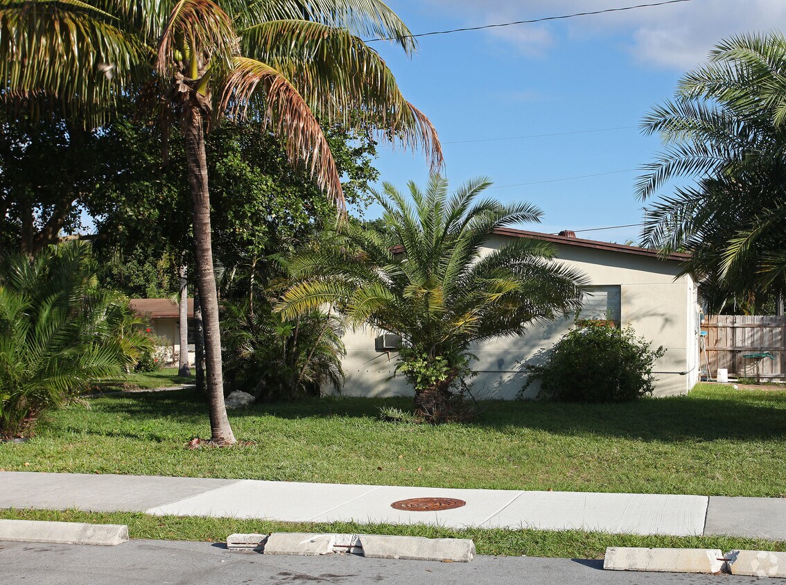 Primary Photo - 365-375 Cherry Rd