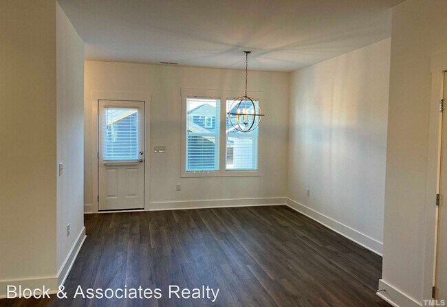 Building Photo - 3 br, 2.5 bath House - 672 Vine Parkway