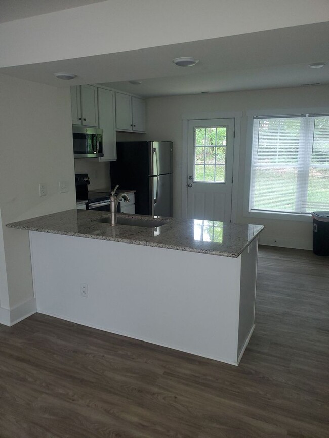 Foto del edificio - Blackstone Modern Townhouse-Convenient to ...