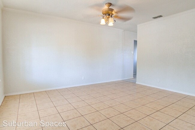 Building Photo - 3 br, 1 bath House - 543 Sandalwood Lane