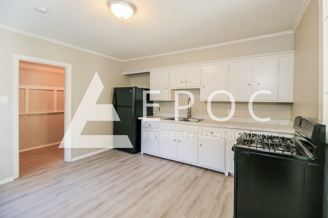 Foto del edificio - 1026 Lackey Ave