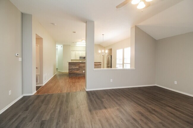 Foto del edificio - 430 Creekwood Ct