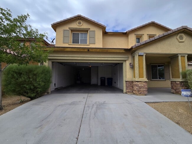 Building Photo - 4 BED, 2 1/2 BATH, 2 STORY HOME!!