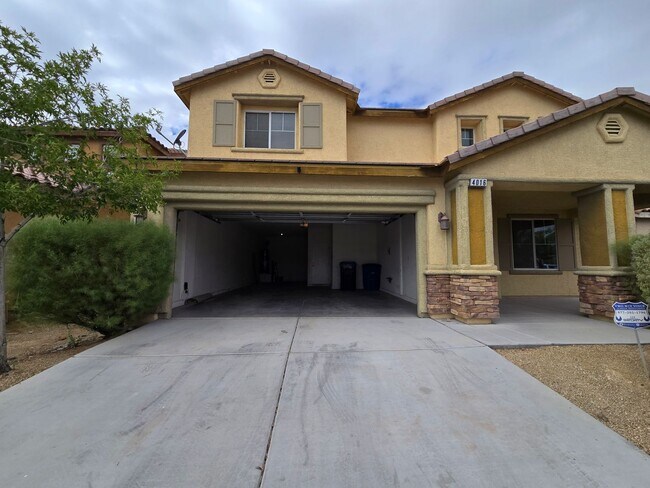 Foto del edificio - 4 BED, 2 1/2 BATH, 2 STORY HOME!!