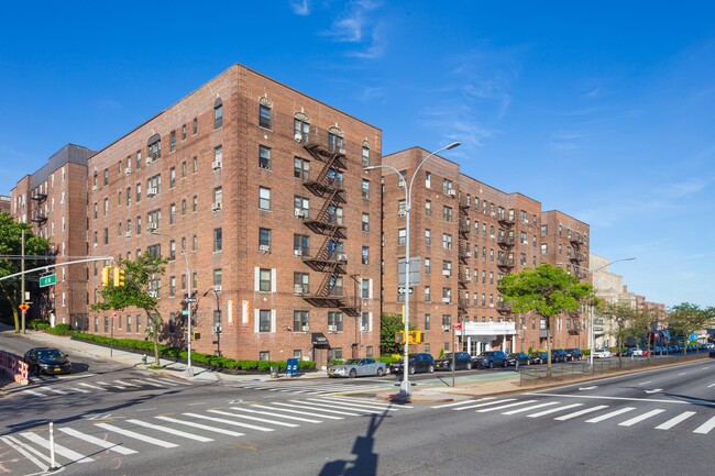 Foto del edificio - 97 Queens Blvd