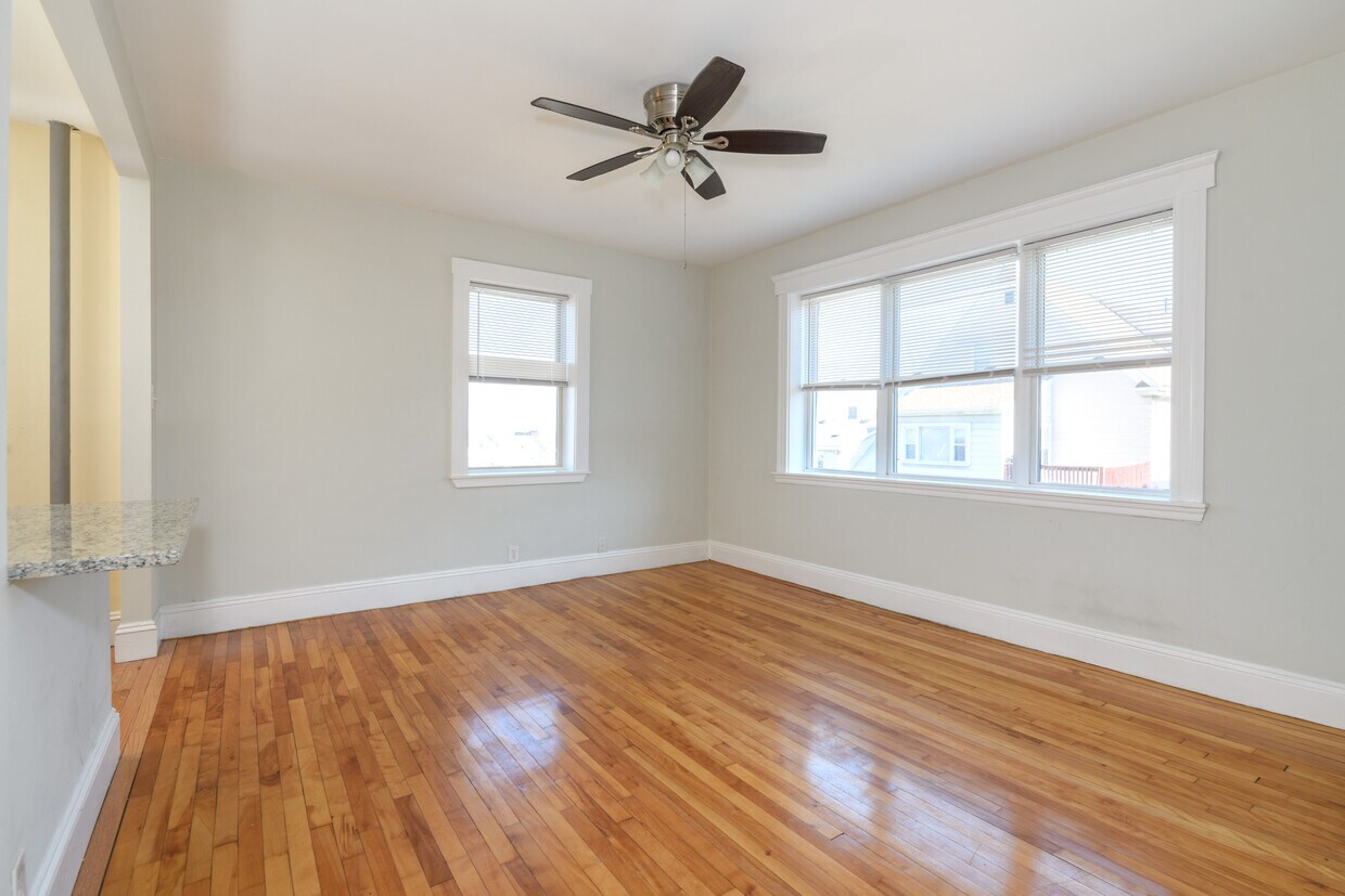 5 Sherborn Ct Unit 8, Medford, MA 02155 5 Sherborn Ct Medford, MA