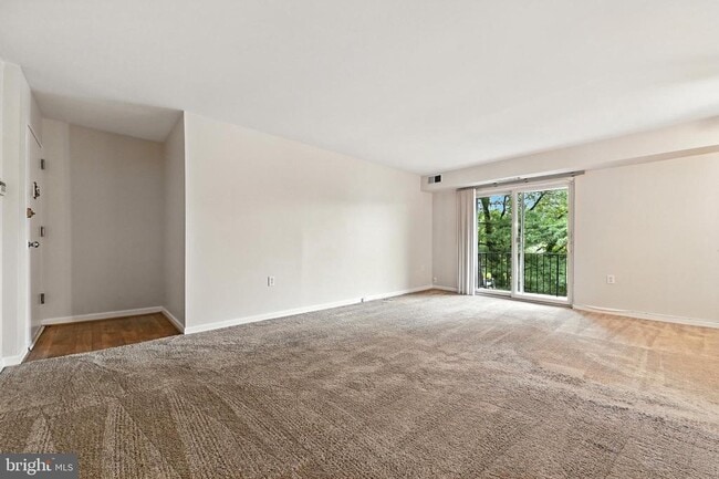 Building Photo - 206 Victor Pkwy