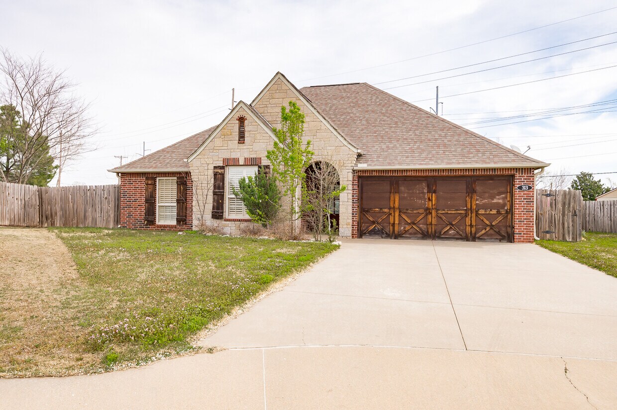 Front of House - 313 Kody Ct