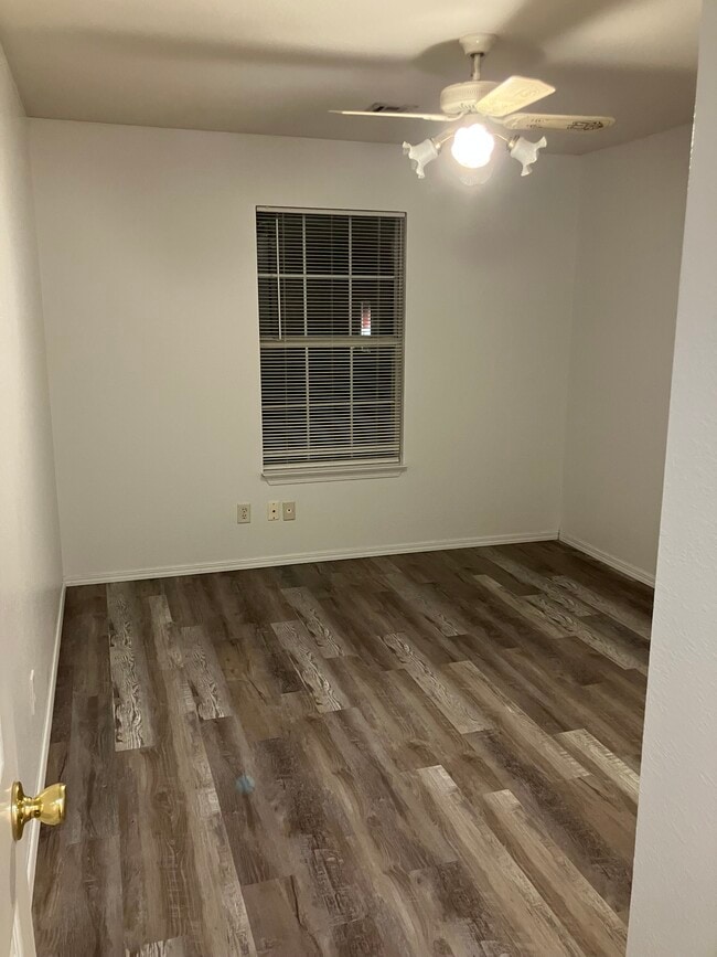 Building Photo - 36 Holly Dr