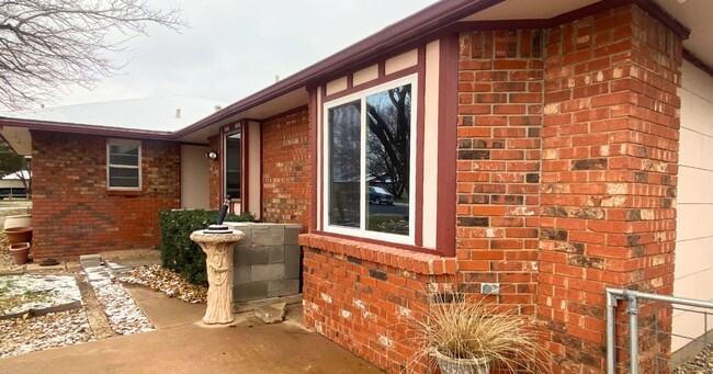 Building Photo - Spacious 4 Bed, 2 Bath Home in Lubbock, TX