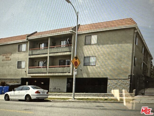 Foto del edificio - 955 Normandie Ave