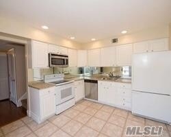 Building Photo - 150 Woodlake Dr W