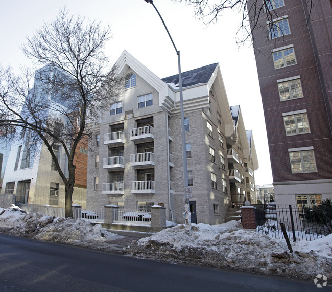 Building Photo - 619 Langdon St