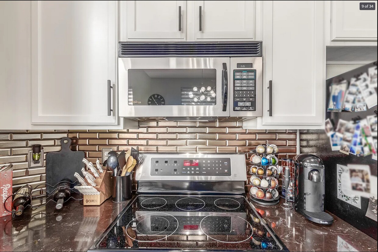 Primary Photo - 6703 S Winnipeg Cir