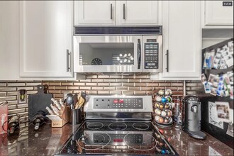 Building Photo - 6703 S Winnipeg Cir
