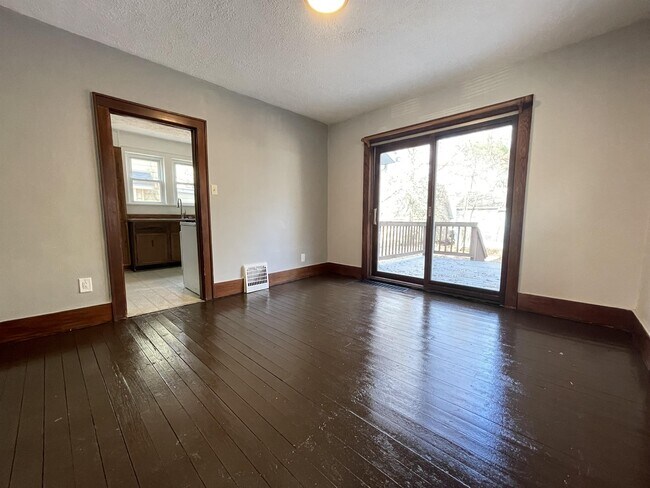 Foto del edificio - 457 Adkins Ave