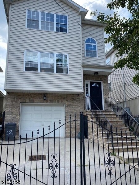 Building Photo - 12 Halleck St