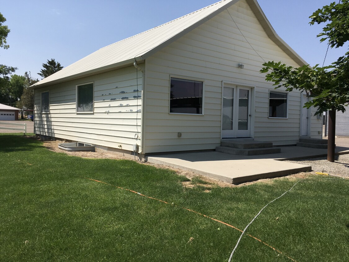 Country living - 2395 E 3000 N