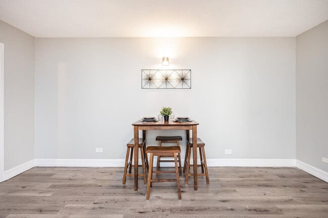 Building Photo - 300 Peachtree Rd NE