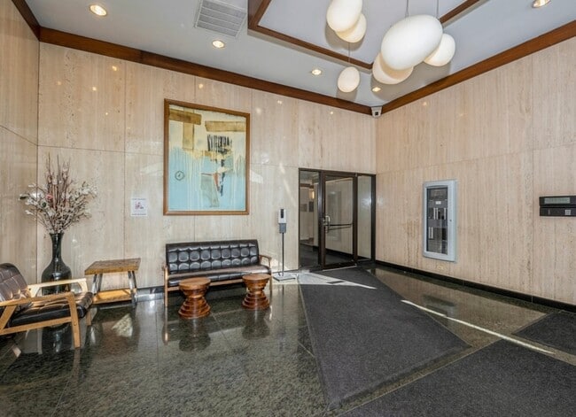 Building Photo - 444 W Fullerton Pkwy