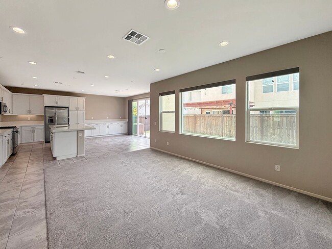 Building Photo - Charming 4BR/3BA Two-Story Townhome with A...