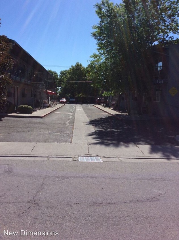 Primary Photo - 221 S Harbin Ave