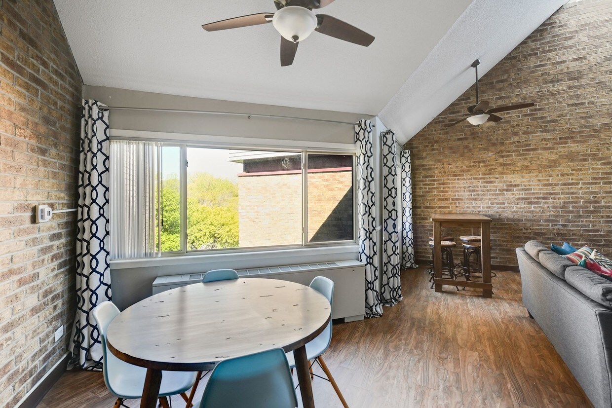 Foto principal - Manor Royal Apartments