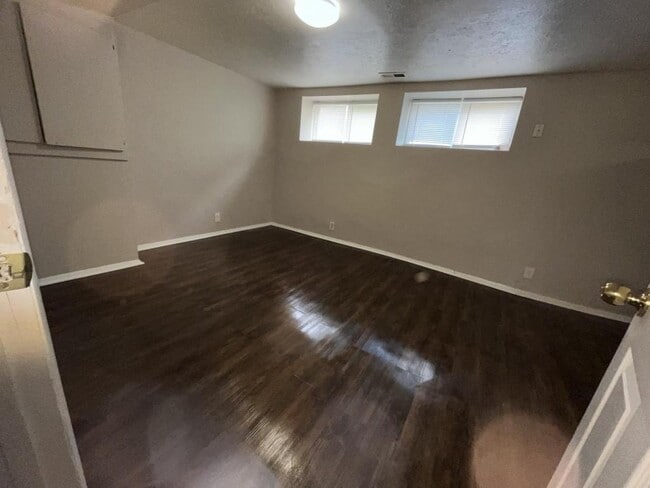 Building Photo - 140 N 31st Ave