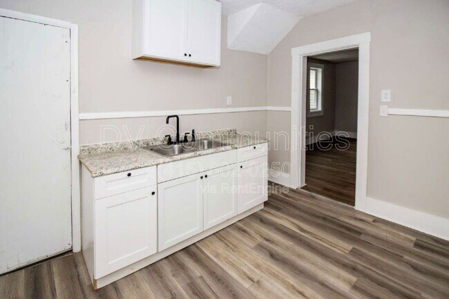 Foto del edificio - 2947 E 57th St