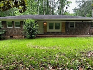 Building Photo - 3231 Pinehill Dr