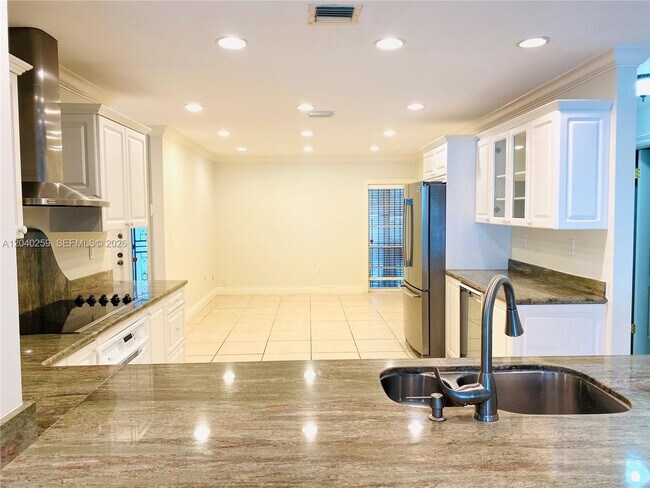 Foto del edificio - 15187 Loch Isle Dr W