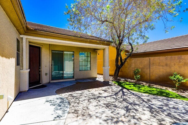 Building Photo - Anthem Country Club Beauty Single Story with Casita