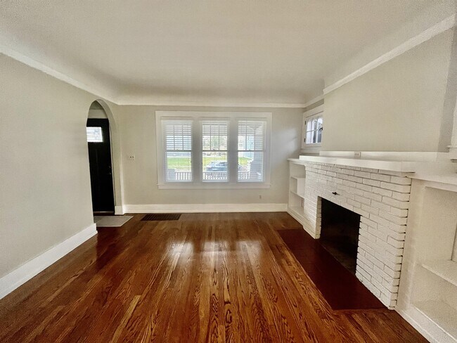 Building Photo - 406 Edmund Ave