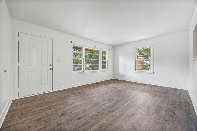 Foto del edificio - 3714 Carlyle Dr