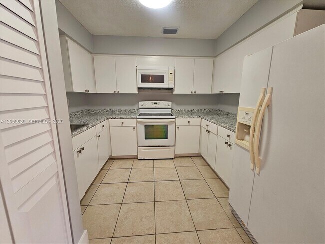 Foto del edificio - 1373 NE 144th St