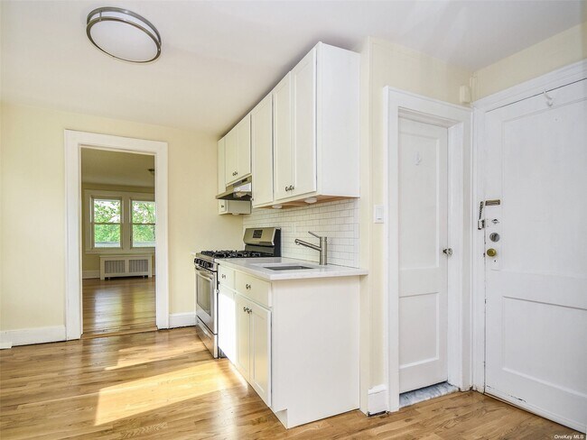 Building Photo - 274 8th Ave