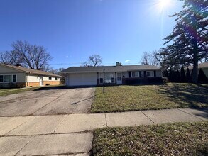 Building Photo - 635 Morton St