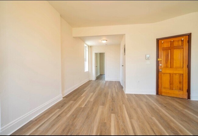 Building Photo - 414 47th St