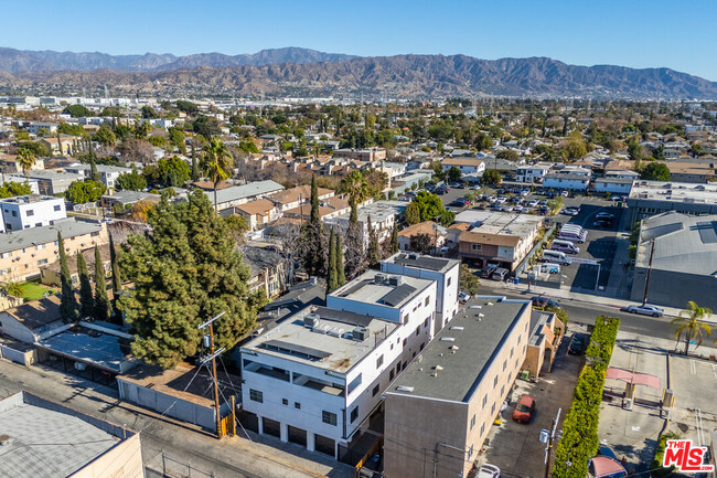 Foto del edificio - 6421 Troost Ave