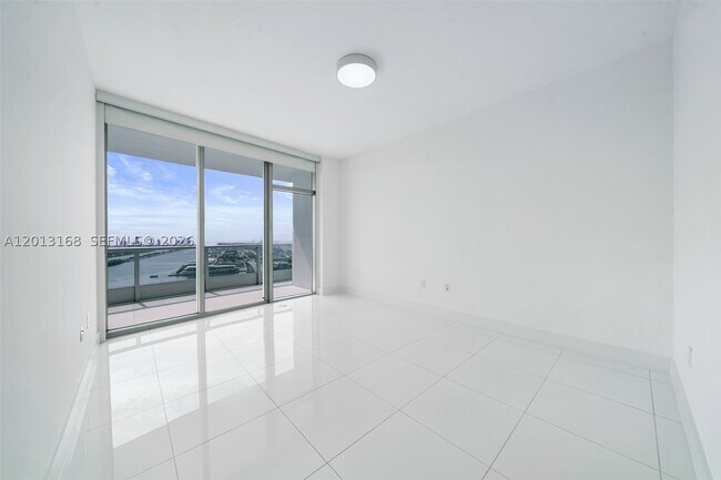 Foto del edificio - 900 Biscayne Blvd