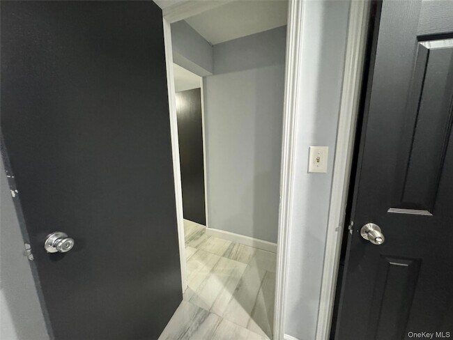 Building Photo - 6A James St