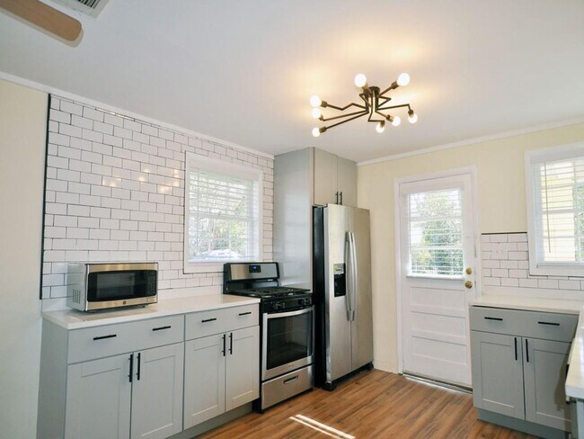 Foto del edificio - 1870 Cambria Ave NW