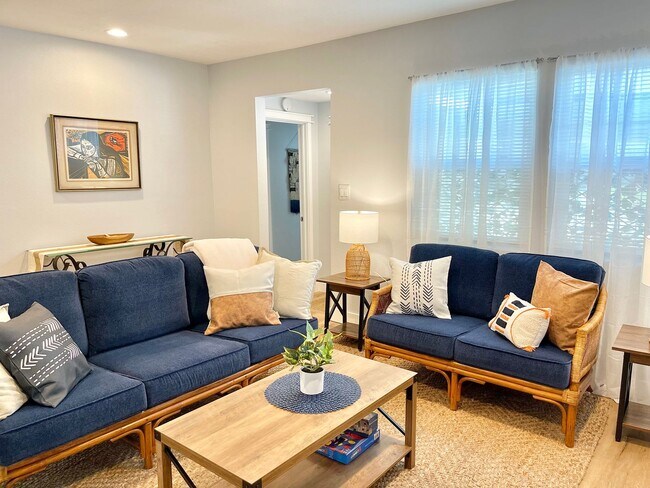Building Photo - 3945S- The Sunset Lane Cottage | FURNISHED